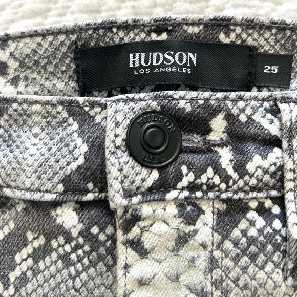 Like New Hudson Barbara High Waist Super Skinny Python Print Jean Size 25 - Picture 10 of 17
